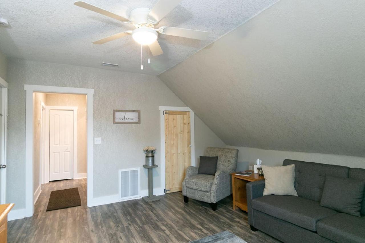 Spacious Rustic Downtown Market St 1 Bedroom Apt, Sleeps Up To 5, Steps To Honeywell & Eagles Theatre Wabash Экстерьер фото