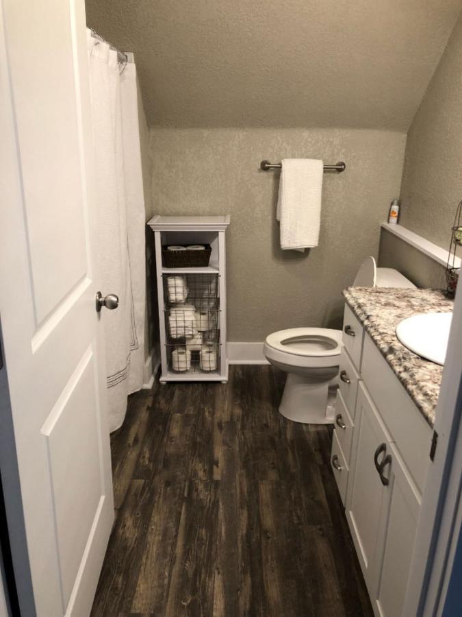 Spacious Rustic Downtown Market St 1 Bedroom Apt, Sleeps Up To 5, Steps To Honeywell & Eagles Theatre Wabash Экстерьер фото