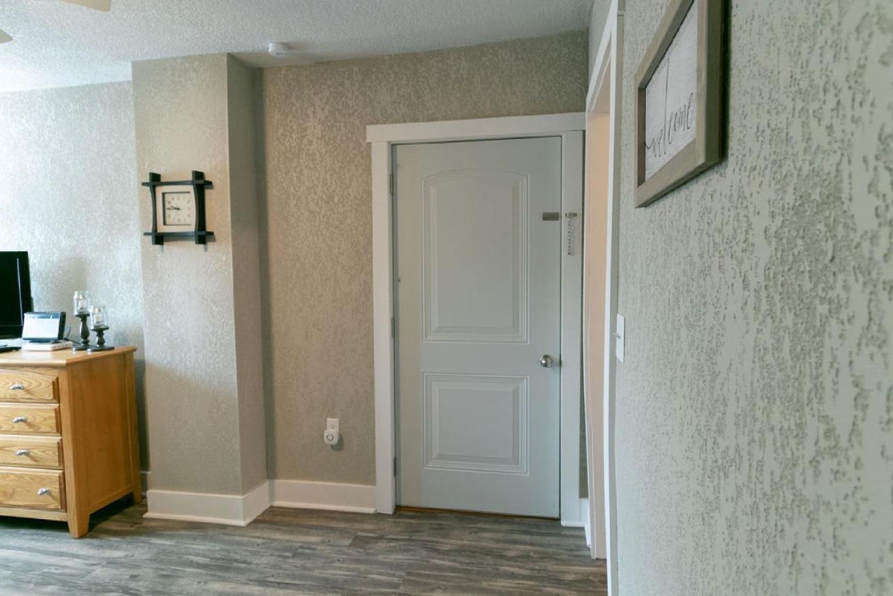 Spacious Rustic Downtown Market St 1 Bedroom Apt, Sleeps Up To 5, Steps To Honeywell & Eagles Theatre Wabash Экстерьер фото