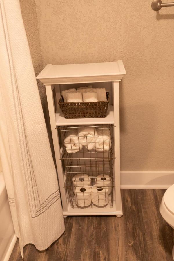 Spacious Rustic Downtown Market St 1 Bedroom Apt, Sleeps Up To 5, Steps To Honeywell & Eagles Theatre Wabash Экстерьер фото