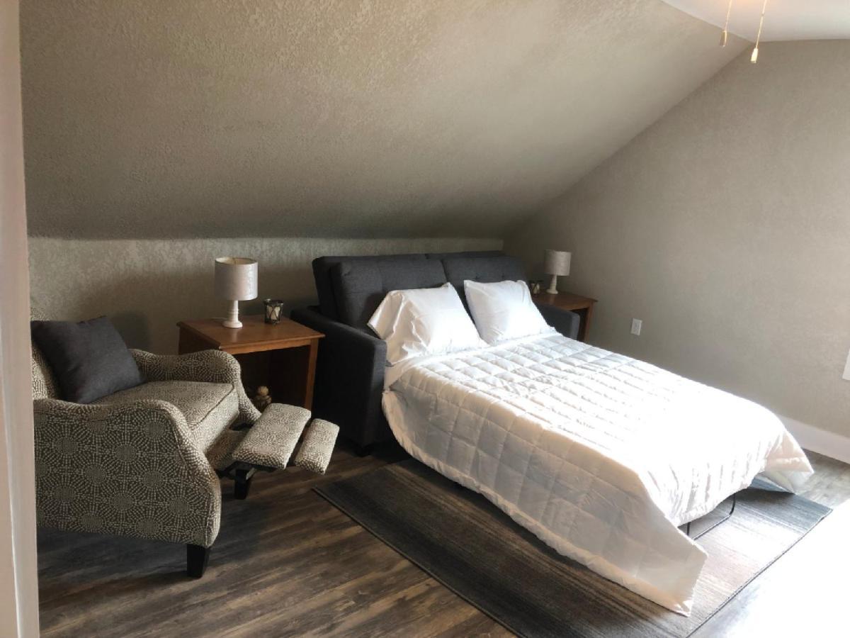 Spacious Rustic Downtown Market St 1 Bedroom Apt, Sleeps Up To 5, Steps To Honeywell & Eagles Theatre Wabash Экстерьер фото