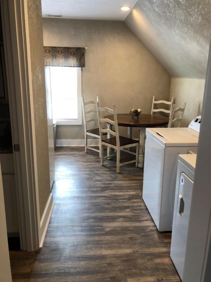 Spacious Rustic Downtown Market St 1 Bedroom Apt, Sleeps Up To 5, Steps To Honeywell & Eagles Theatre Wabash Экстерьер фото