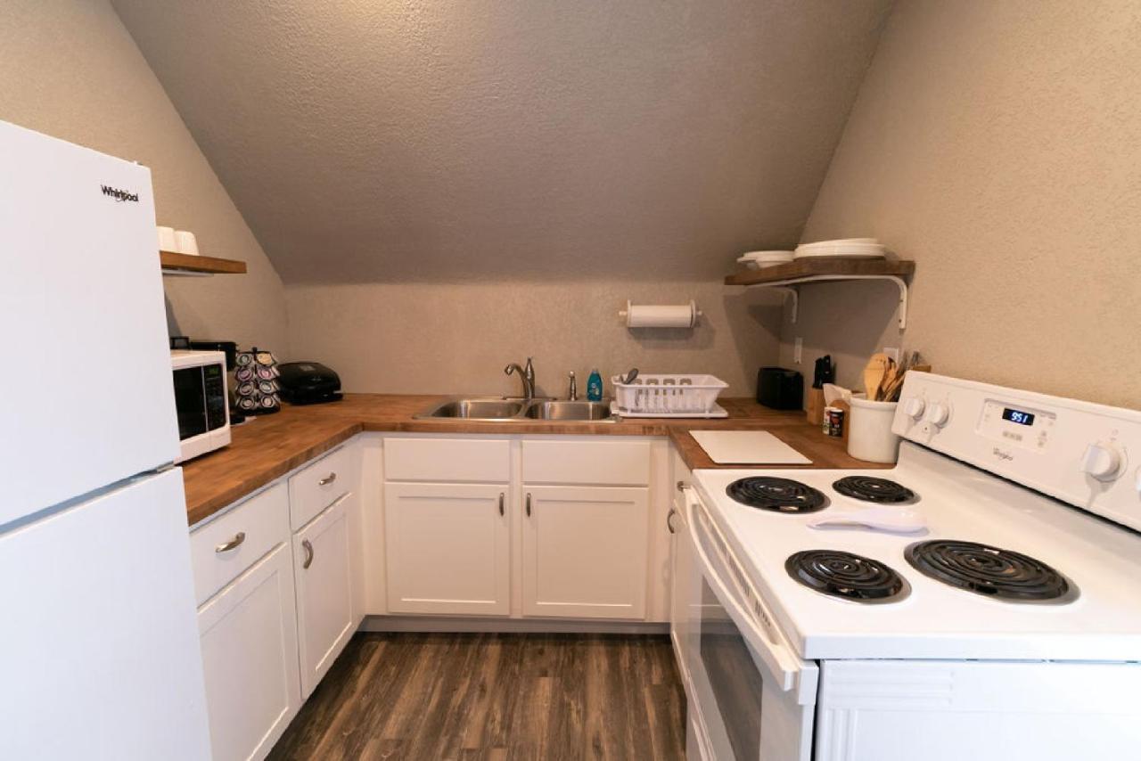 Spacious Rustic Downtown Market St 1 Bedroom Apt, Sleeps Up To 5, Steps To Honeywell & Eagles Theatre Wabash Экстерьер фото