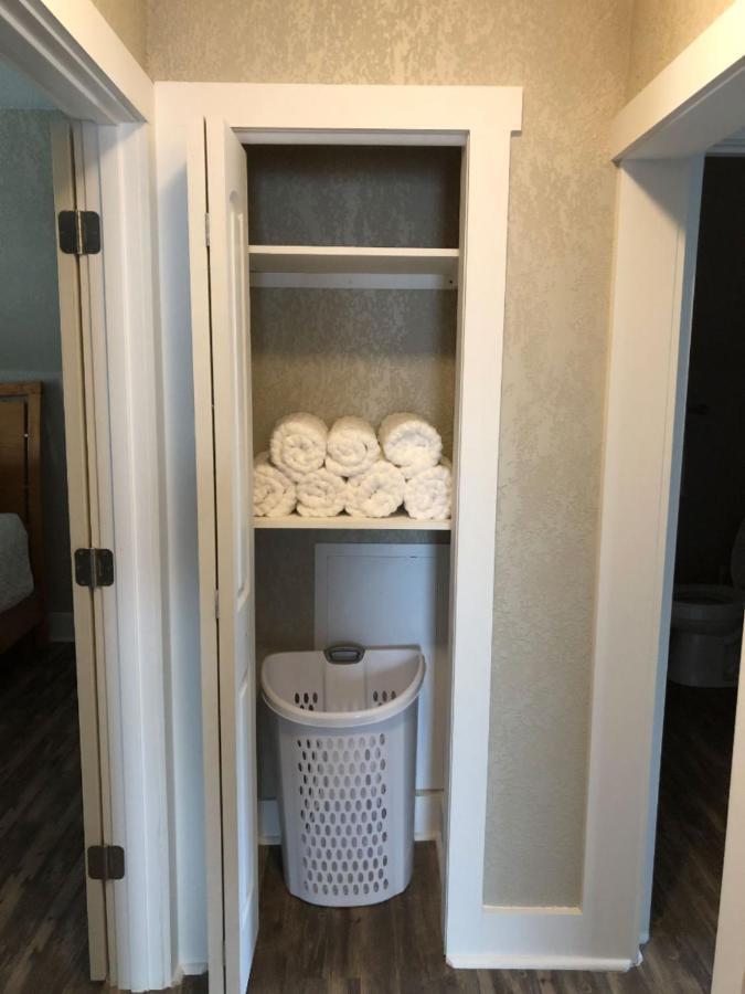 Spacious Rustic Downtown Market St 1 Bedroom Apt, Sleeps Up To 5, Steps To Honeywell & Eagles Theatre Wabash Экстерьер фото