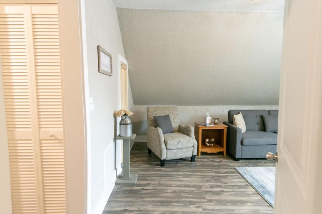 Spacious Rustic Downtown Market St 1 Bedroom Apt, Sleeps Up To 5, Steps To Honeywell & Eagles Theatre Wabash Экстерьер фото