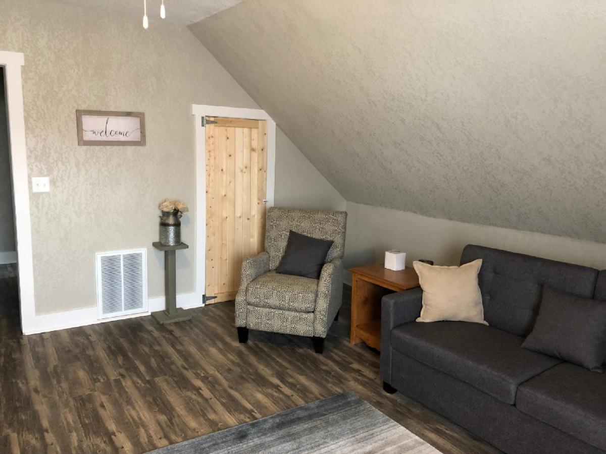 Spacious Rustic Downtown Market St 1 Bedroom Apt, Sleeps Up To 5, Steps To Honeywell & Eagles Theatre Wabash Экстерьер фото