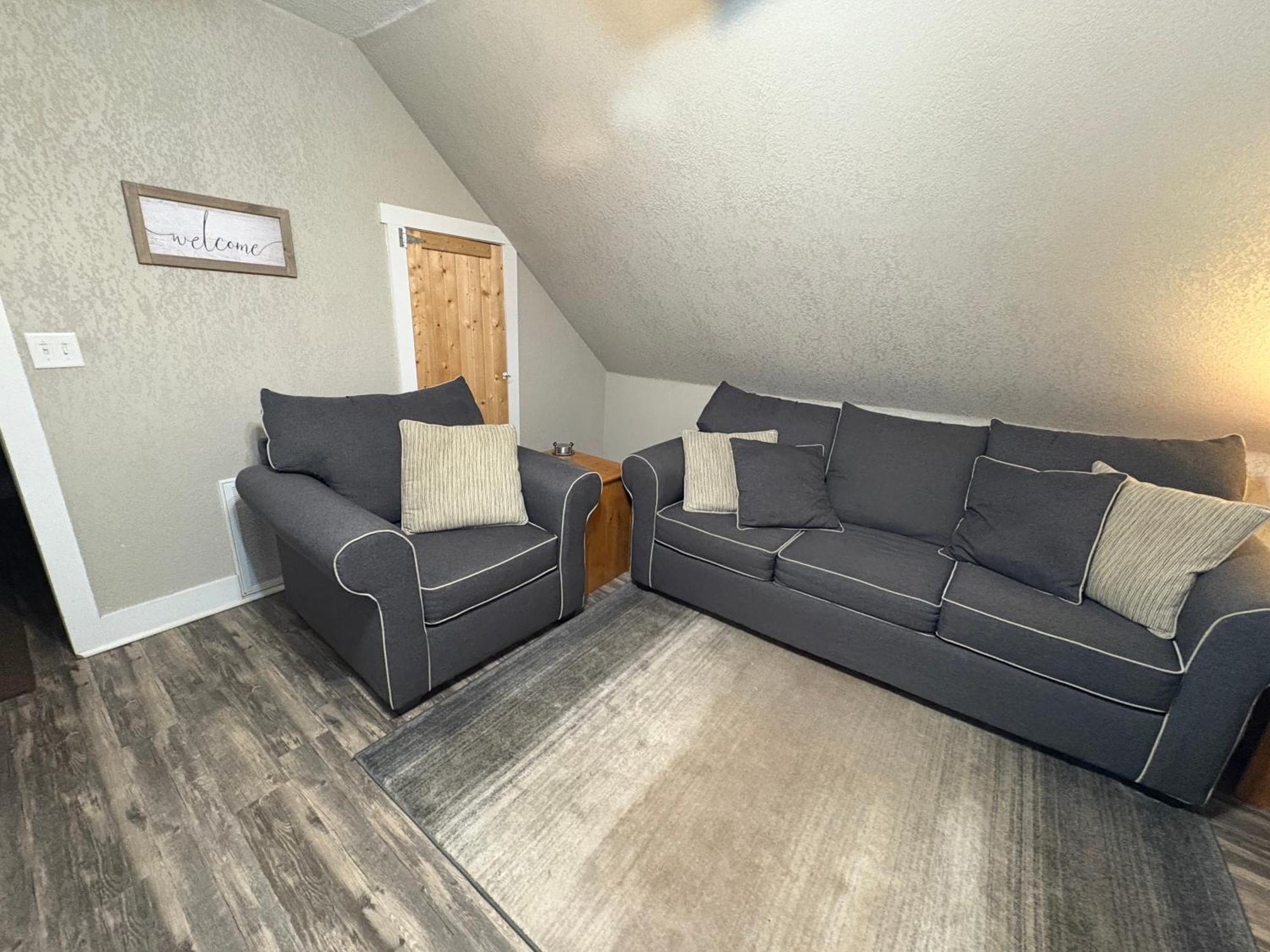 Spacious Rustic Downtown Market St 1 Bedroom Apt, Sleeps Up To 5, Steps To Honeywell & Eagles Theatre Wabash Экстерьер фото